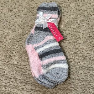 Aerosoles Fuzzy Socks 2 pack size 9-11